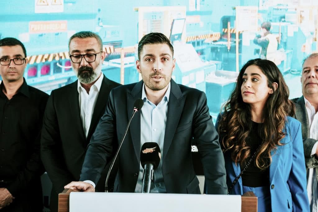AUX klima lansmanında kürsüde konuşan Kamacıoğlu Grubu yöneticileri